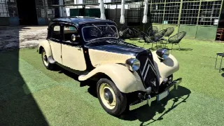 Foto 21 di 65: CITROEN Traction Avant 11 BL - SUMMER PRICE
