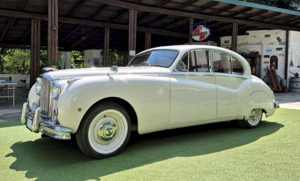 JAGUAR MkIX Saloon MK 9 - SUMMER PRICE 