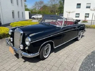 Foto 7 di 7: MERCEDES-BENZ 220 S 