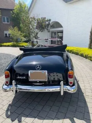 Foto 3 di 7: MERCEDES-BENZ 220 S 