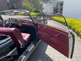 Foto 5 di 7: MERCEDES-BENZ 220 S 