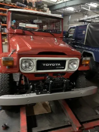 Foto 4 di 8: TOYOTA Land Cruiser BJ 42    