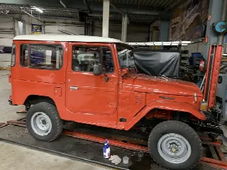 Foto 3 di 8: TOYOTA Land Cruiser BJ 42    