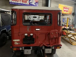 Foto 5 di 8: TOYOTA Land Cruiser BJ 42    