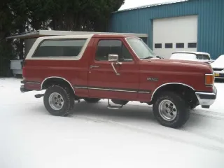 Foto 2 di 5: FORD Bronco XLT 4x4 5.0 V8   