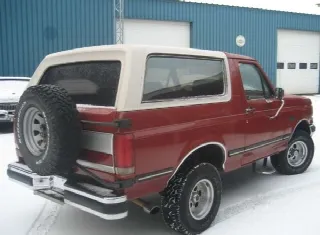 Foto 4 di 5: FORD Bronco XLT 4x4 5.0 V8   