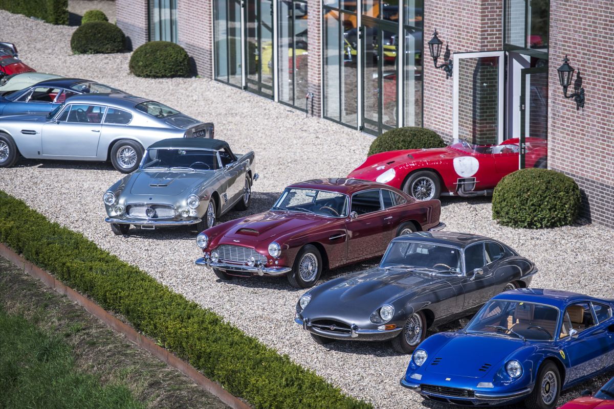 Alfa Romeo RZ Zagato "No.162" "Busso" experience in one of Alfa Romeo's finest "creazioni", Finished in Black over Burgundy livery, Detailed research into history - Fully verifiable with documents, 
