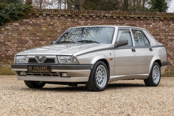 Alfa Romeo 75 2.0 Twin Spark "Nicely preserved" Livery in "Bianco Argento" with the gray velour interior, Equipped with typical 1980s Ronal wheels and slightly lowered - For the most attractive appe