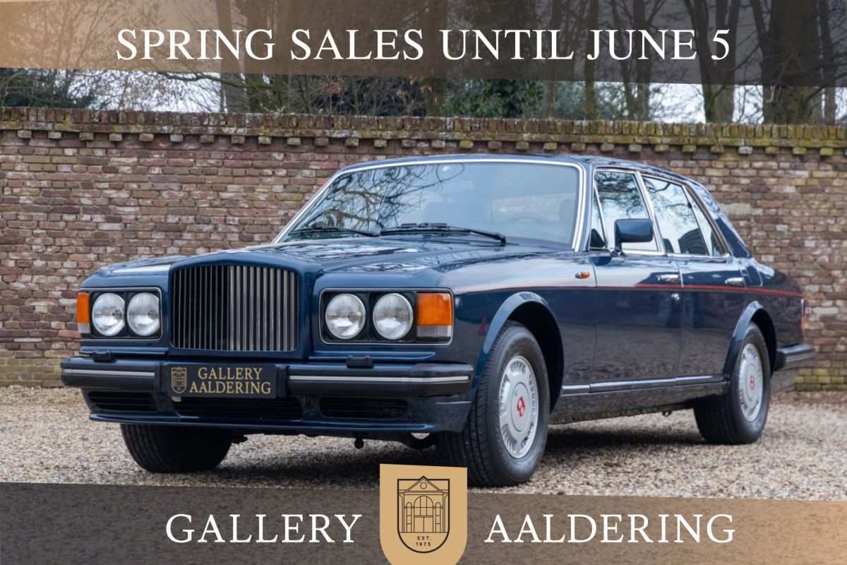 Bentley Turbo R Saloon "Service at Jack Barclay" The first owner ordered not one but two Turbo “R” Saloons at the same time, Finished in Windsor Blue over an anthracite hide, Delivered by Rolls 