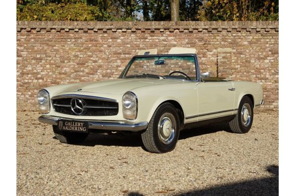 Mercedes-Benz 200-serie 230 SL Pagode "Second owner and 42.000 miles since 1967" When originality prevails over restoration, Never restored - all original weld points visible, All original booklets 