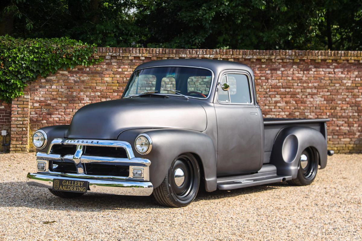 Chevrolet 3100 A true crowd magnet wherever it goes, Finished in a stealthy satin grey paint scheme, Adjustable ride height at the touch of a button, Show-quality detailing throughout, Powerful Chev