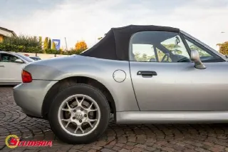 Foto 23 di 32: BMW Z3 1.9 16V cat Roadster