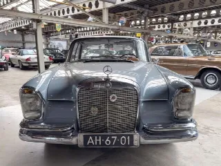 Foto 2 di 29: MERCEDES-BENZ 220 SE Coupè
