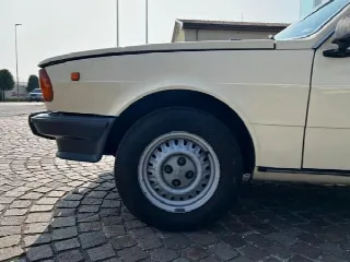 Foto 9 di 20: ALFA ROMEO Giulietta 1.6