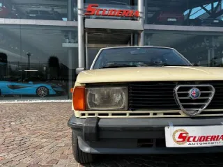 Foto 8 di 20: ALFA ROMEO Giulietta 1.6