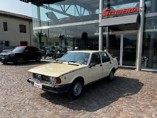 Foto 2 di 20: ALFA ROMEO Giulietta 1.6