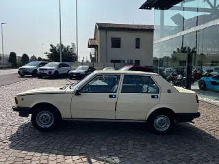 Foto 3 di 20: ALFA ROMEO Giulietta 1.6