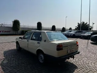 Foto 4 di 20: ALFA ROMEO Giulietta 1.6