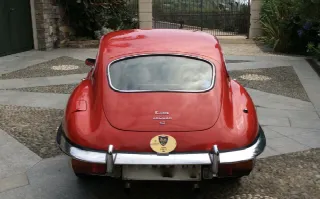Foto 10 di 16: JAGUAR E-TYPE SII (1967-1971) COUPE 2 POSTI   