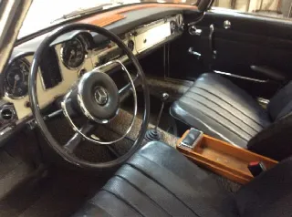 Foto 4 di 9: MERCEDES-BENZ SL Pagoda (1963-1971) cabrio 