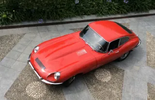 Foto 6 di 16: JAGUAR E-TYPE SII (1967-1971) COUPE 2 POSTI   