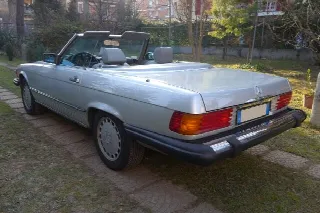 Foto 11 di 12: MERCEDES-BENZ SL(1971-1989) 560   
