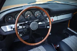 Foto 7 di 9: PORSCHE 911 SWB - Sunroof Coupé - Restored 