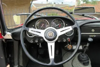 Foto 15 di 28: ALFA ROMEO 2600 Spider Touring    