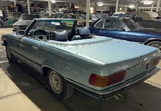 Foto 2 di 29: MERCEDES-BENZ 280 SL type W107 blue