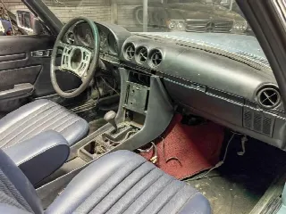 Foto 12 di 29: MERCEDES-BENZ 280 SL type W107 blue