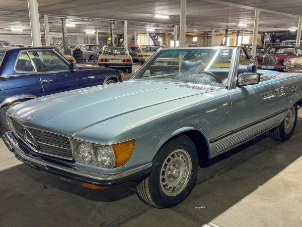 MERCEDES-BENZ 280 SL type W107 blue