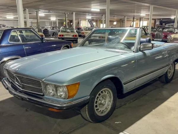 MERCEDES-BENZ 280 SL type W107 blue