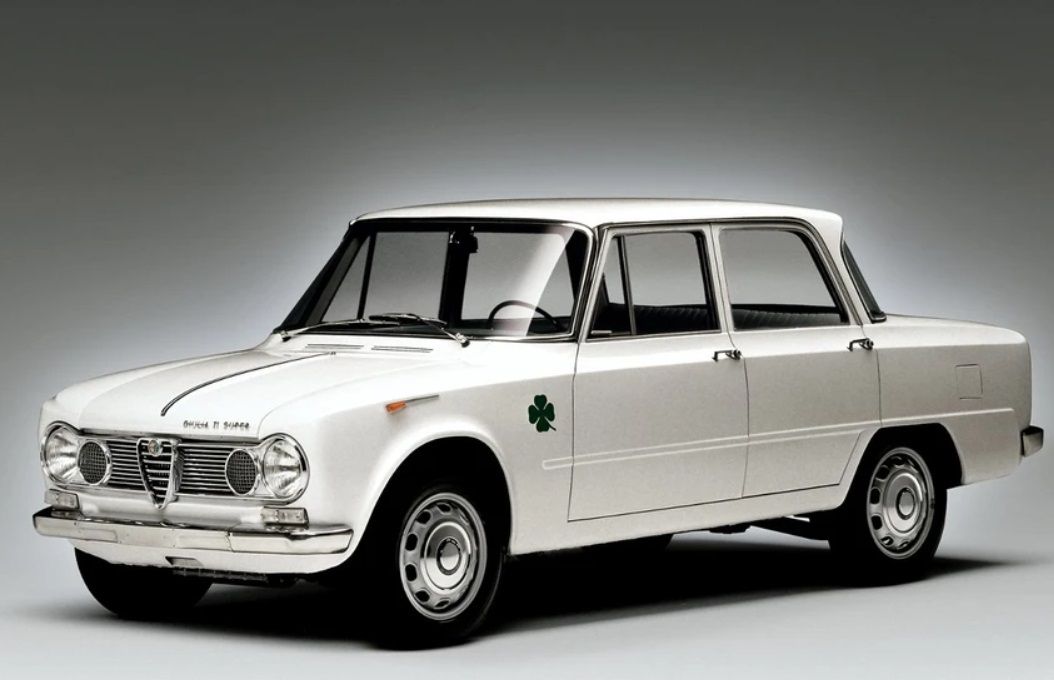 ALFA ROMEO GIULIA TI SUPER 1963: LA BERLINA CHE VINCEVA LE CORSE