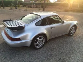 Foto 2 di 5: PORSCHE  