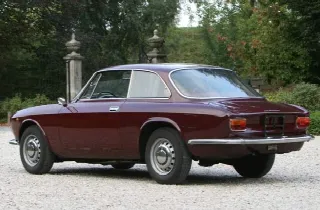 Foto 2 di 5: ALFA ROMEO GT 1300 Junior Bertone 