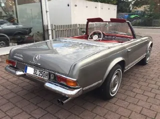 Foto 2 di 4: MERCEDES-BENZ 250 SL Pagode 