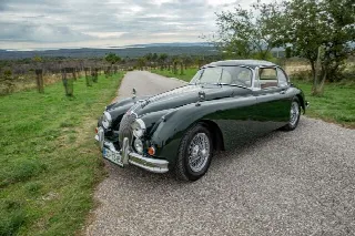 Foto 2 di 15: JAGUAR XK 150 FHC  