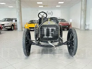 Foto 2 di 28: ISOTTA FRASCHINI Fraschini-DONOTUSE FENC  