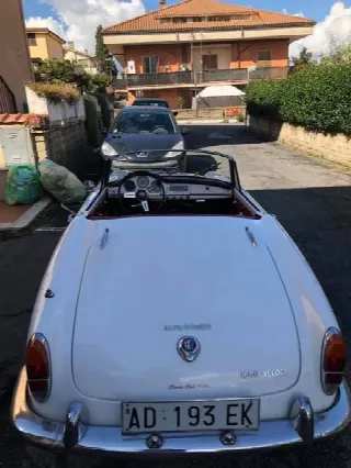 Foto 9 di 9: ALFA ROMEO Giulia Spider 1.6 veloce   