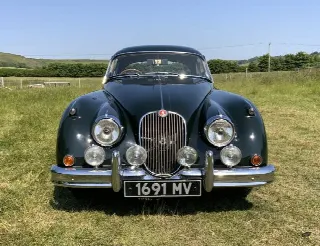 Foto 2 di 3: JAGUAR XK 150 3.8s Coupe original S specification, matching numbers