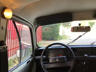 Foto 6 di 8: RENAULT 4 TL 