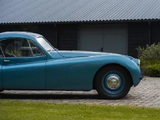 Foto 6 di 15: JAGUAR XK 120 XK120 FHC 1951