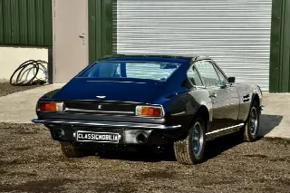 Foto 4 di 9: ASTON MARTIN V8 