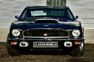 Foto 2 di 9: ASTON MARTIN V8 