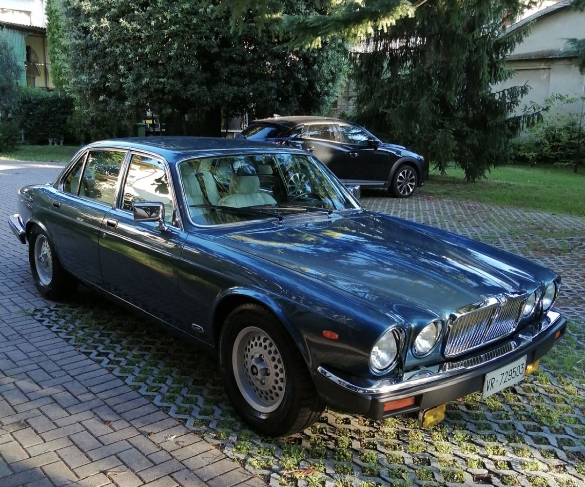 JAGUAR XJ6(1968-1987) Sovereign   
