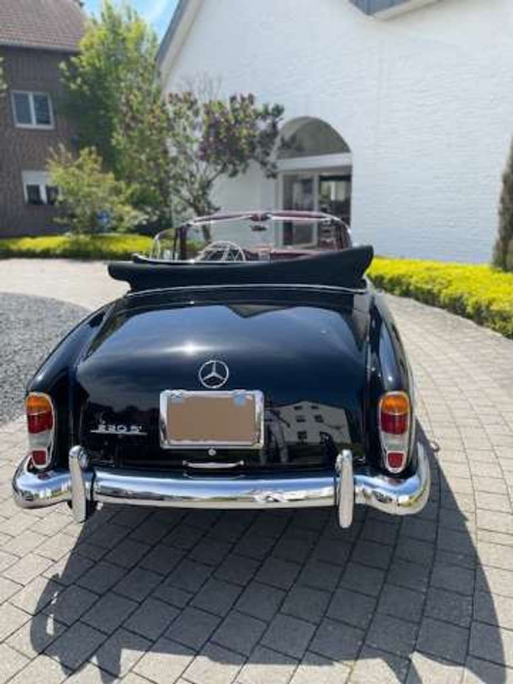 MERCEDES-BENZ 220   