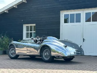 Foto 2 di 8: JAGUAR XK 150 150 OTS with special polished aluminum race body. 