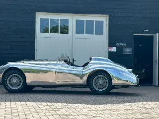 Foto 3 di 8: JAGUAR XK 150 150 OTS with special polished aluminum race body. 