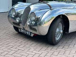 Foto 5 di 8: JAGUAR XK 150 150 OTS with special polished aluminum race body. 