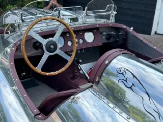 Foto 7 di 8: JAGUAR XK 150 150 OTS with special polished aluminum race body. 